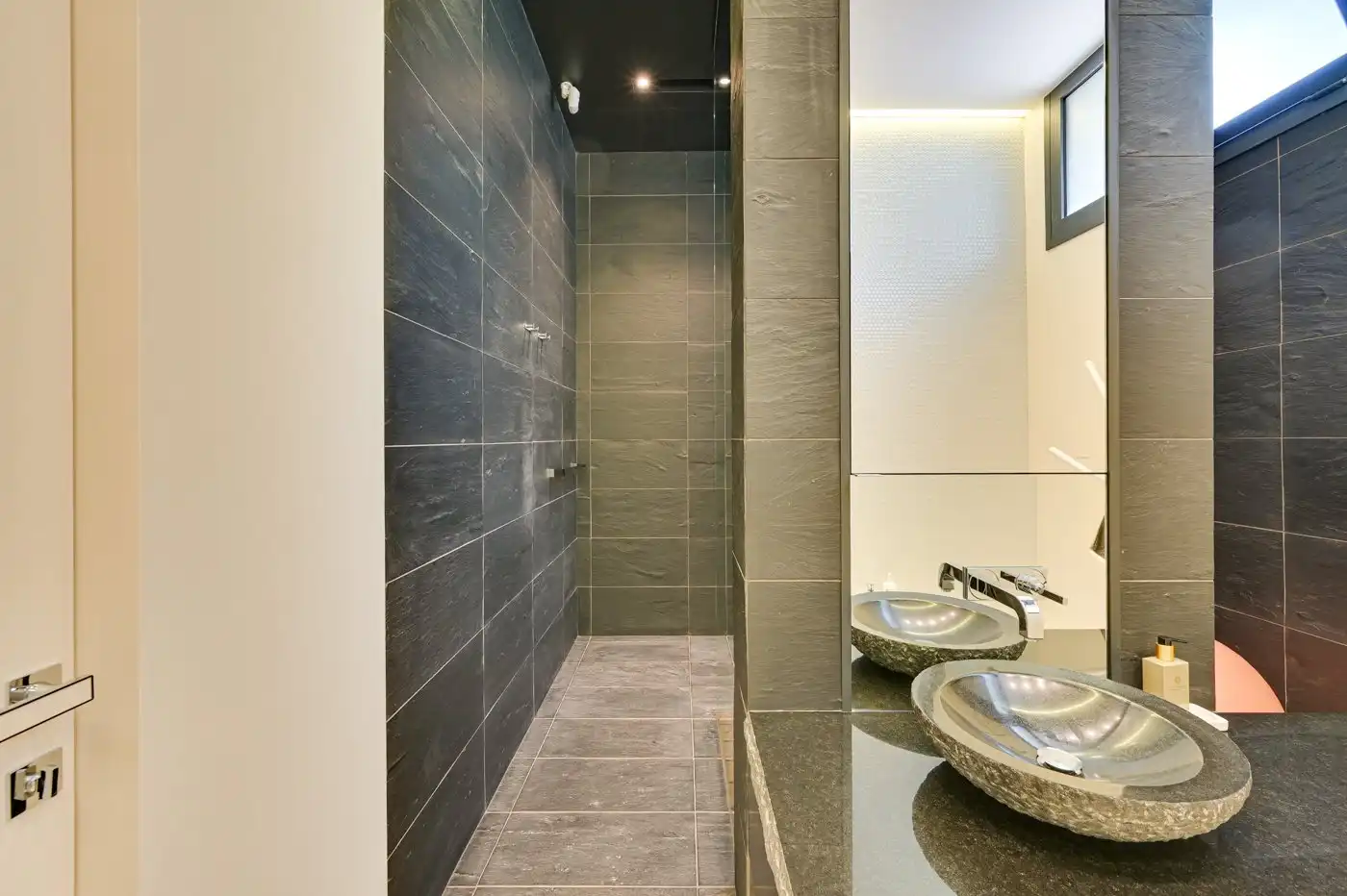 Badezimmer von Haus oder Chalet zum Verkauf in Lloret de Mar mit Klimaanlage, Heizung und Privatgarten
