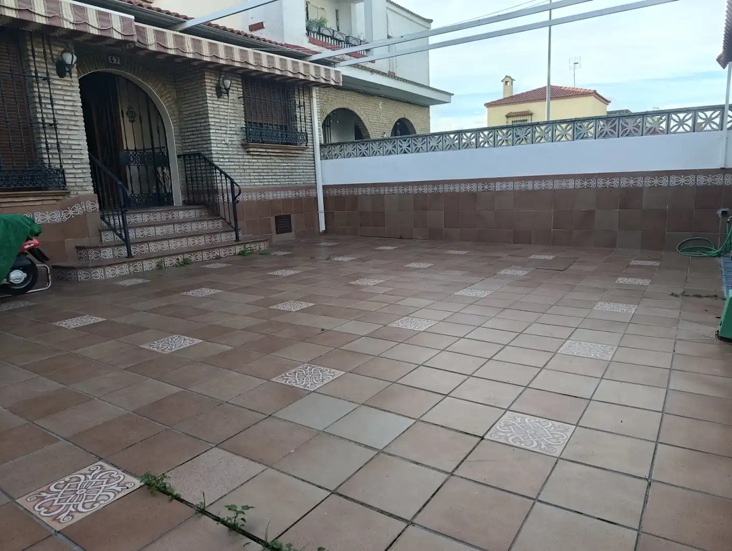 Terrassa de Casa adosada en venda en Dos Hermanas amb Aire condicionat, Jardí privat i Terrassa