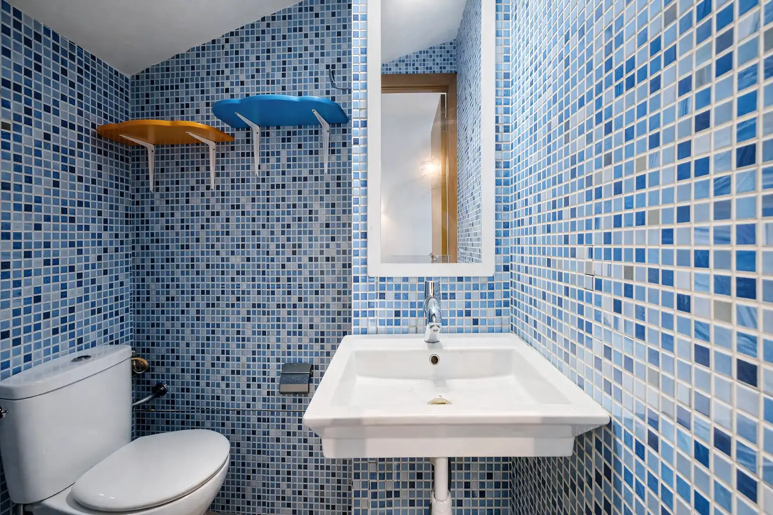 Badezimmer von Einfamilien-Reihenhaus zum Verkauf in Salou mit Klimaanlage, Heizung und Terrasse