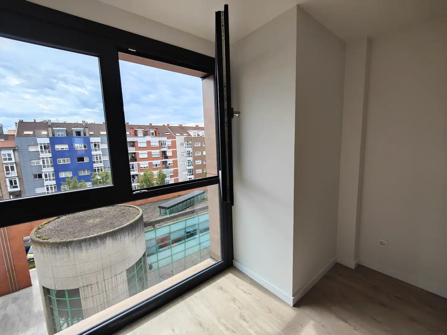 Habitación de Ático en venta en Gijón  con Calefacción, Parquet y Terraza