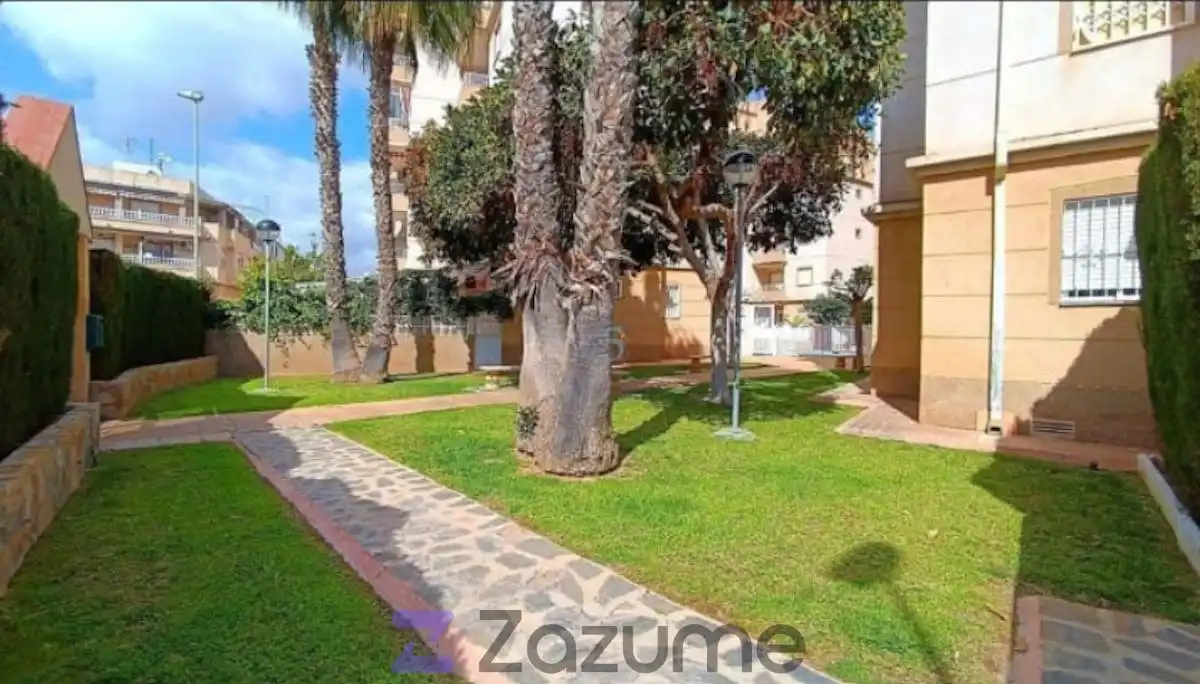 Jardín de Piso de alquiler en Torrevieja con Aire acondicionado, Calefacción y Piscina