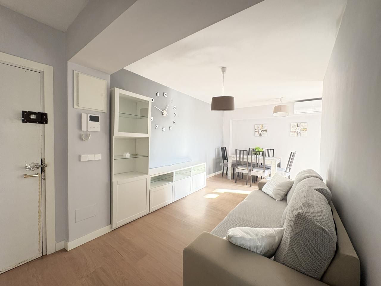Living room of Flat to rent in  Madrid Capital  with Air Conditioner, Terrace and Furnished