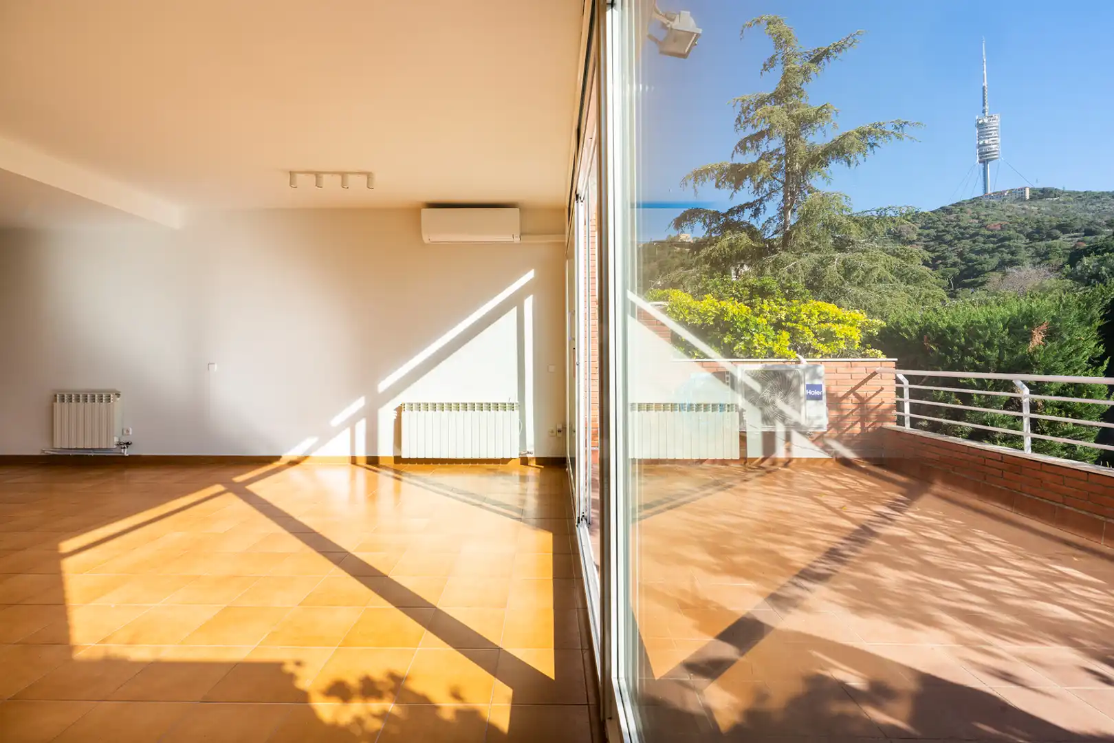Balcony of Detached homes for rent in Barcelona  with Air Conditioner, Heating and Terrace