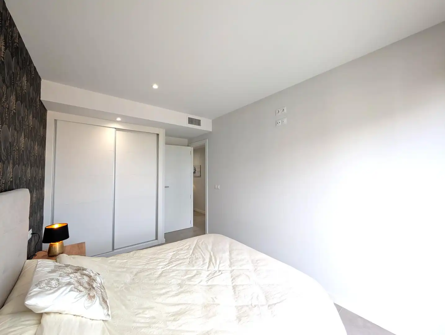 Schlafzimmer von Dachboden zum Verkauf in Orihuela mit Klimaanlage, Heizung und Terrasse