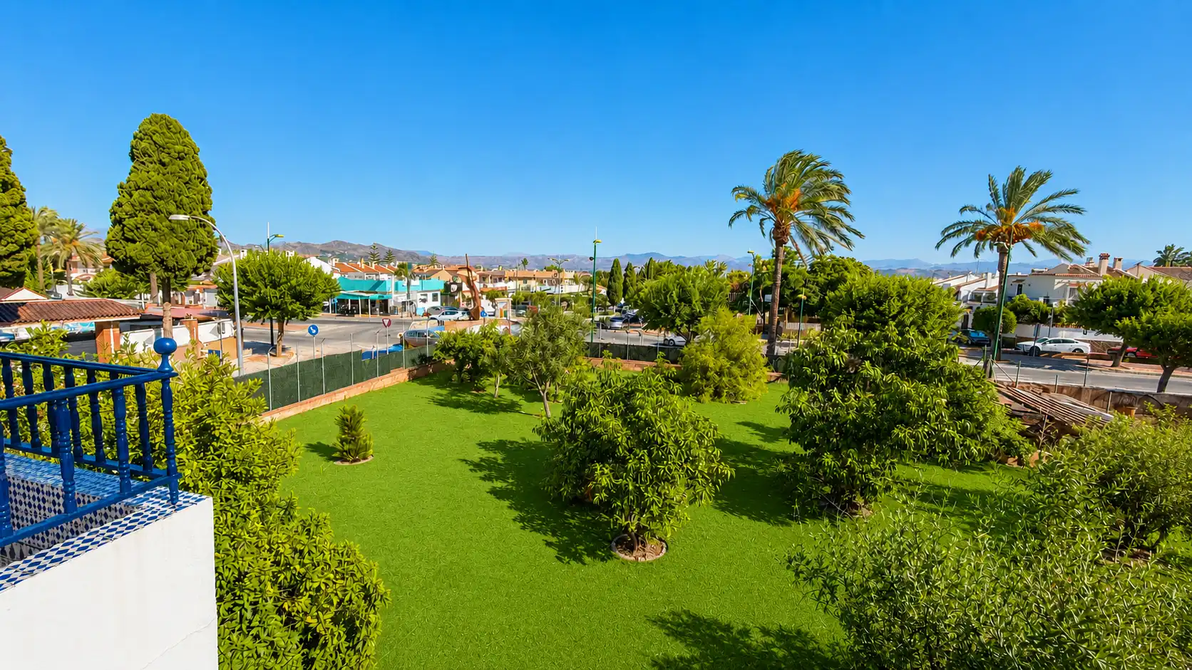 Vista exterior de Casa o xalet en venda en Alhaurín de la Torre amb Aire condicionat, Calefacció i Jardí privat