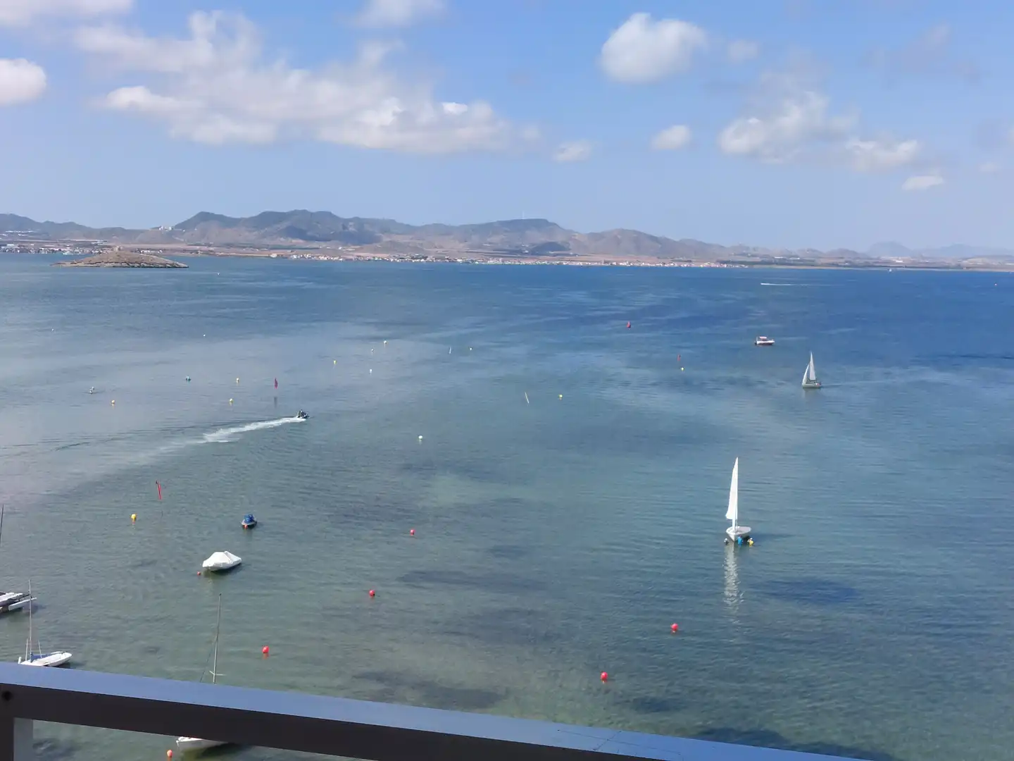 Vista exterior de Apartamento de alquiler en La Manga del Mar Menor con Terraza, Amueblado y Horno