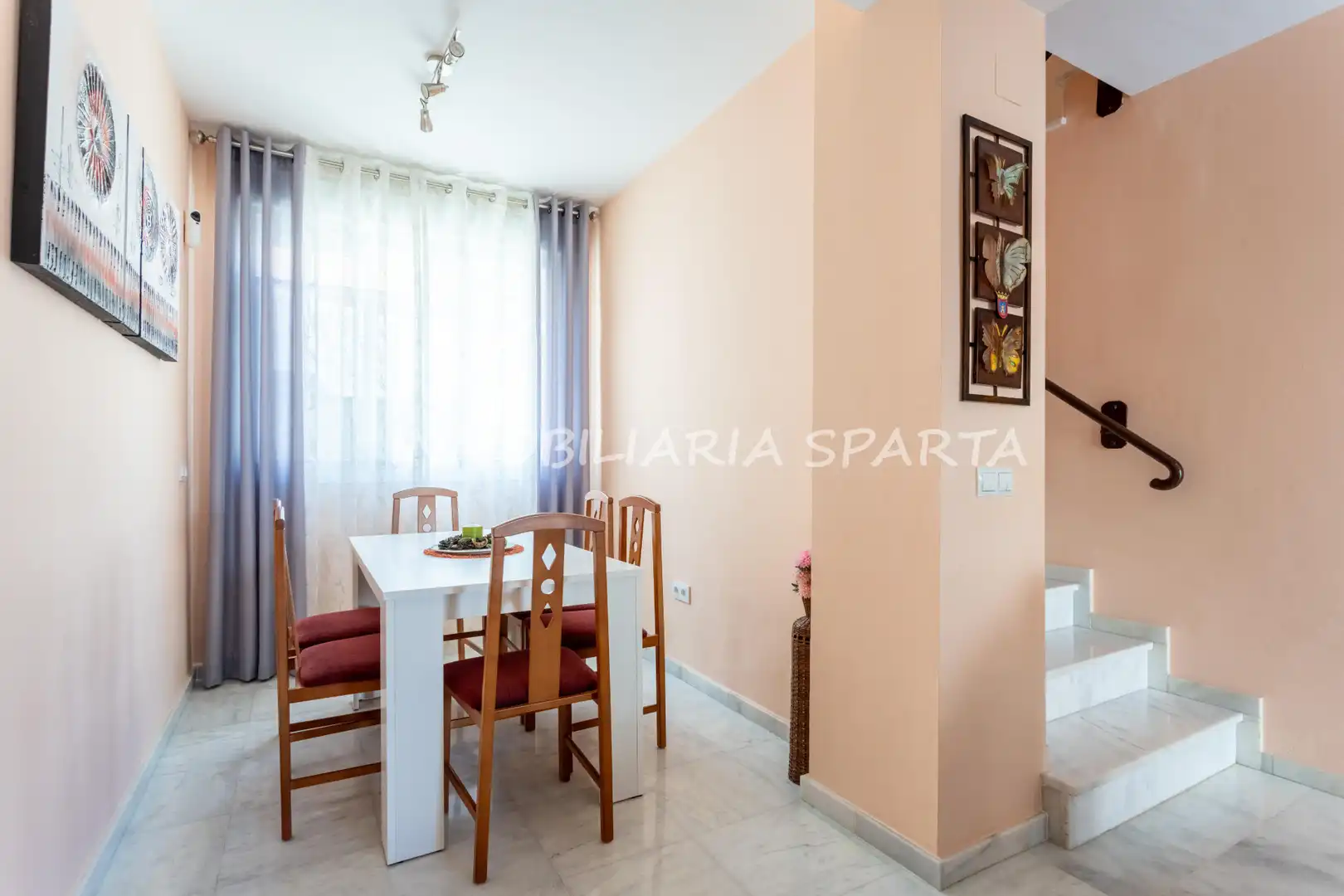 Comedor de Casa adosada en venta en Villanueva del Ariscal con Aire acondicionado, Calefacción y Jardín privado