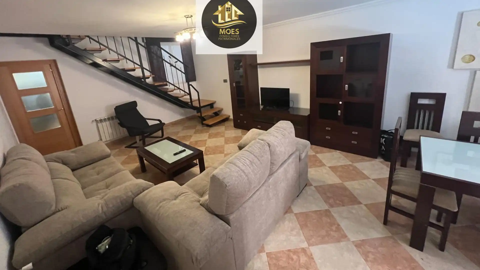 Sala d'estar de Casa o xalet en venda en  Jaén Capital amb Aire condicionat, Terrassa i Moblat