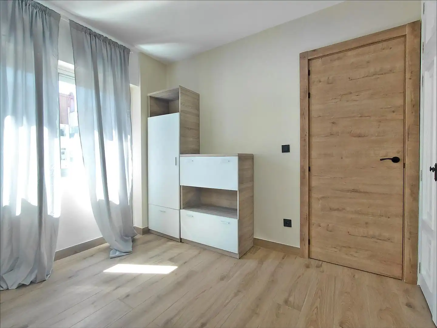 Habitación de Piso en venta en Pontevedra Capital  con Calefacción y Trastero