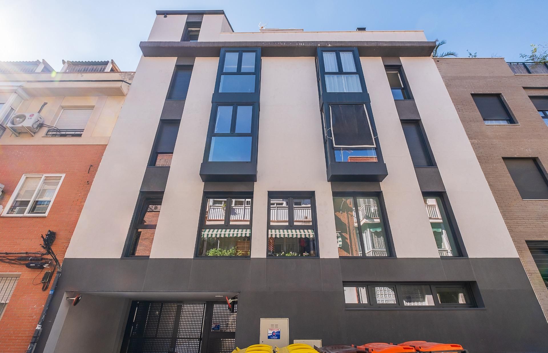 Exterior view of Attic for sale in  Madrid Capital  with Air Conditioner, Heating and Terrace