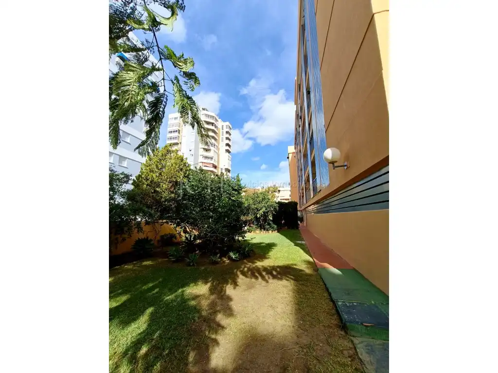 Vista exterior de Pis en venda en Fuengirola amb Jardí privat, Terrassa i Piscina