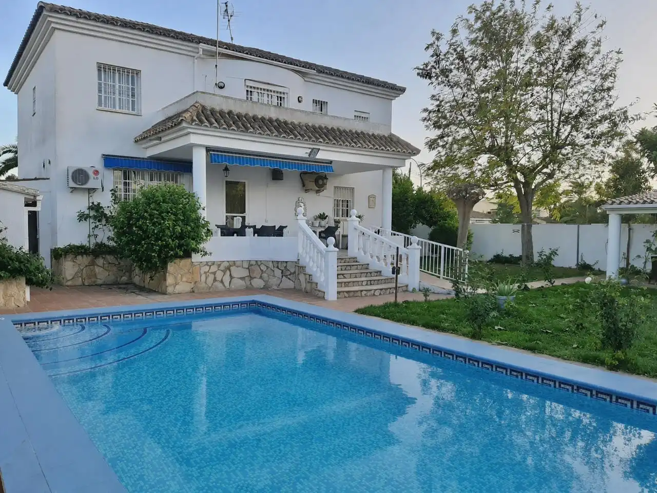 Piscina de Casa o xalet de lloguer en L'Eliana amb Aire condicionat, Jardí privat i Terrassa