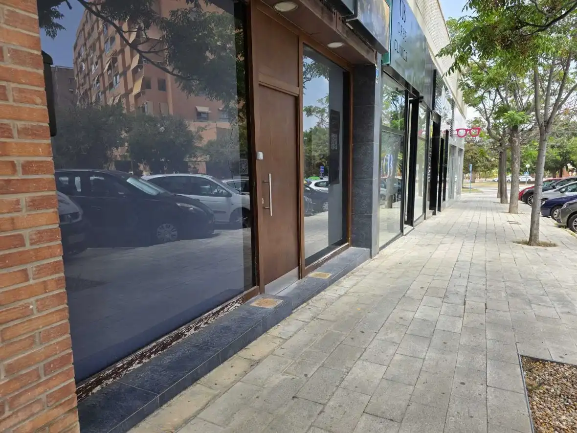 Local comercial de lloguer a Av. de Ansaldo, imagen 5
