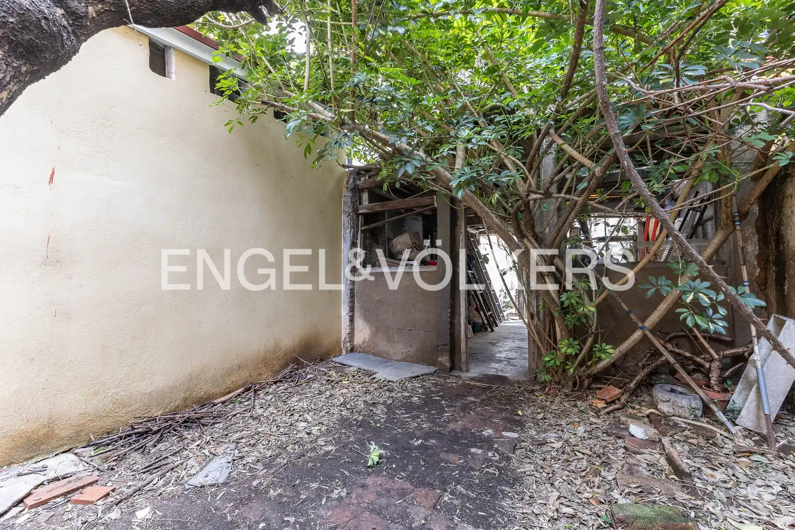 Wohnung zum Verkauf in Barcelona mit Heizung und Privatgarten