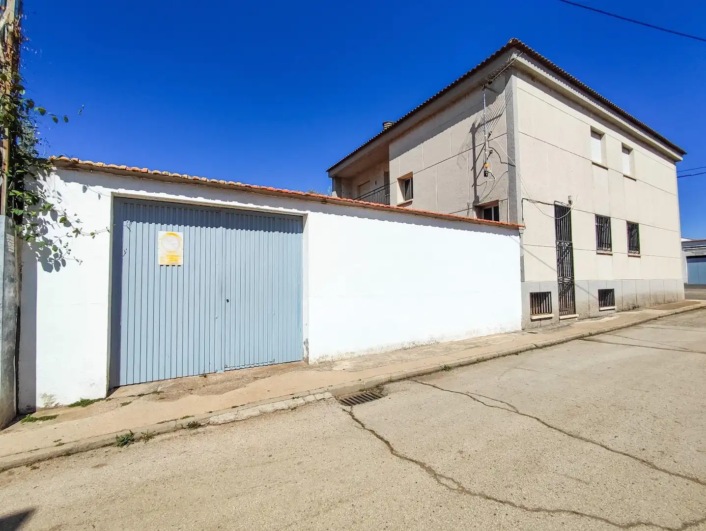 Exterior view of Flat for sale in Argamasilla de Calatrava  with Air Conditioner, Heating and Storage room