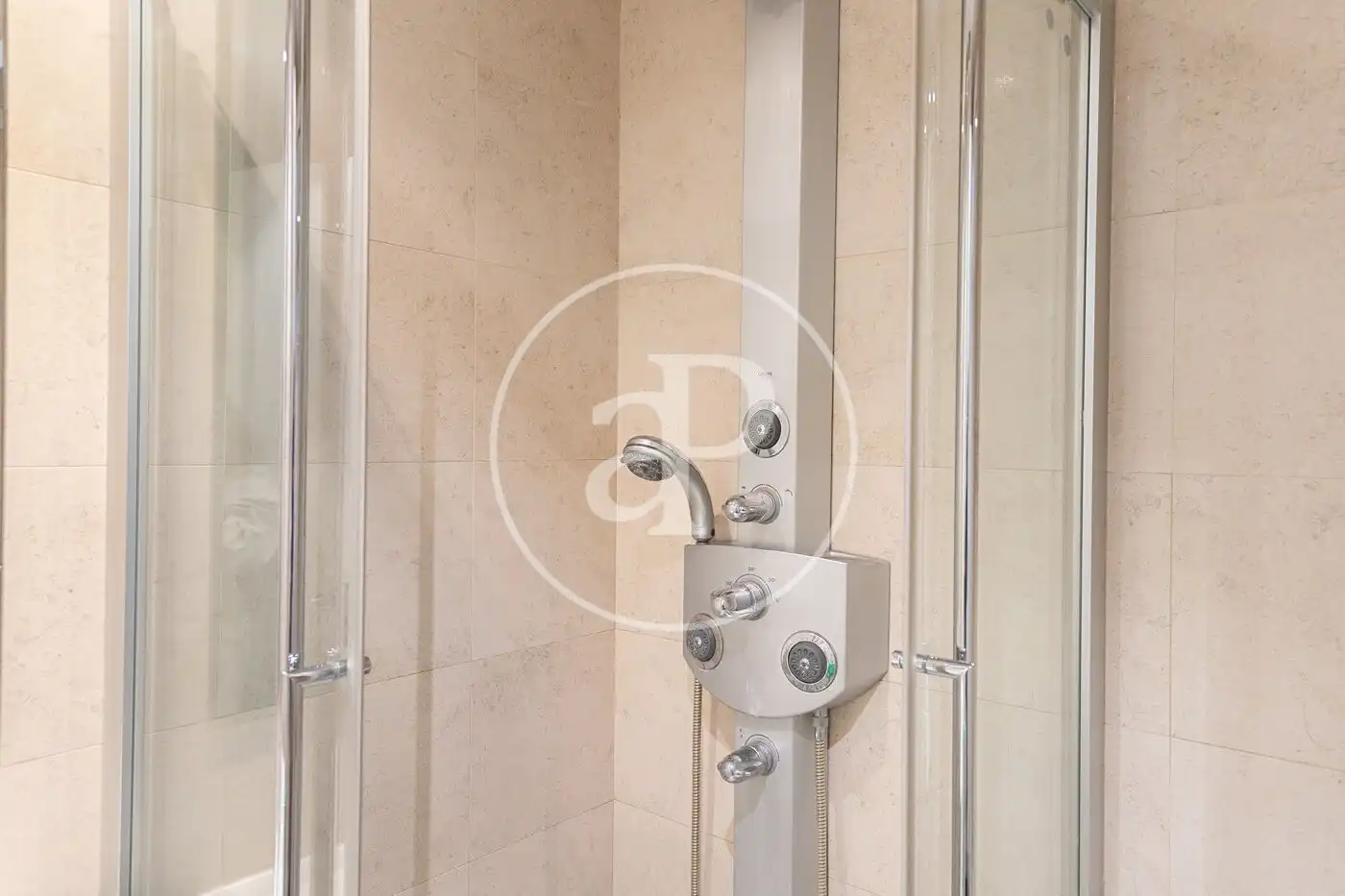 Bathroom of Flat for sale in Barcelona  with Air Conditioner, Heating and Terrace