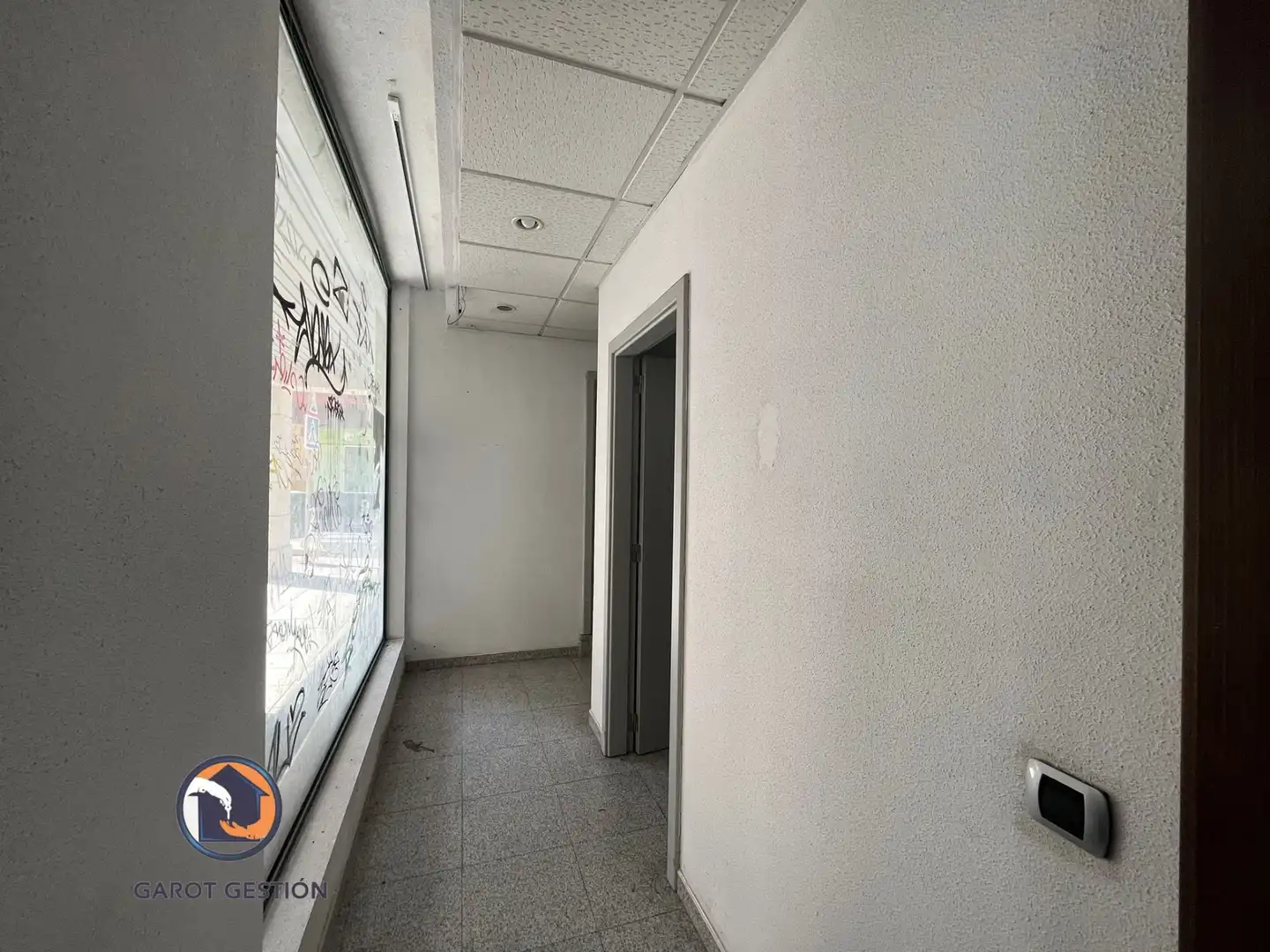 Commercial properties for sale in San Fernando de Henares  with Air Conditioner and Internet