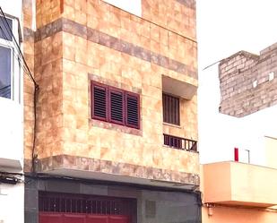 Vista exterior de Casa adosada en venda en Las Palmas de Gran Canaria amb Terrassa, Traster i Balcó