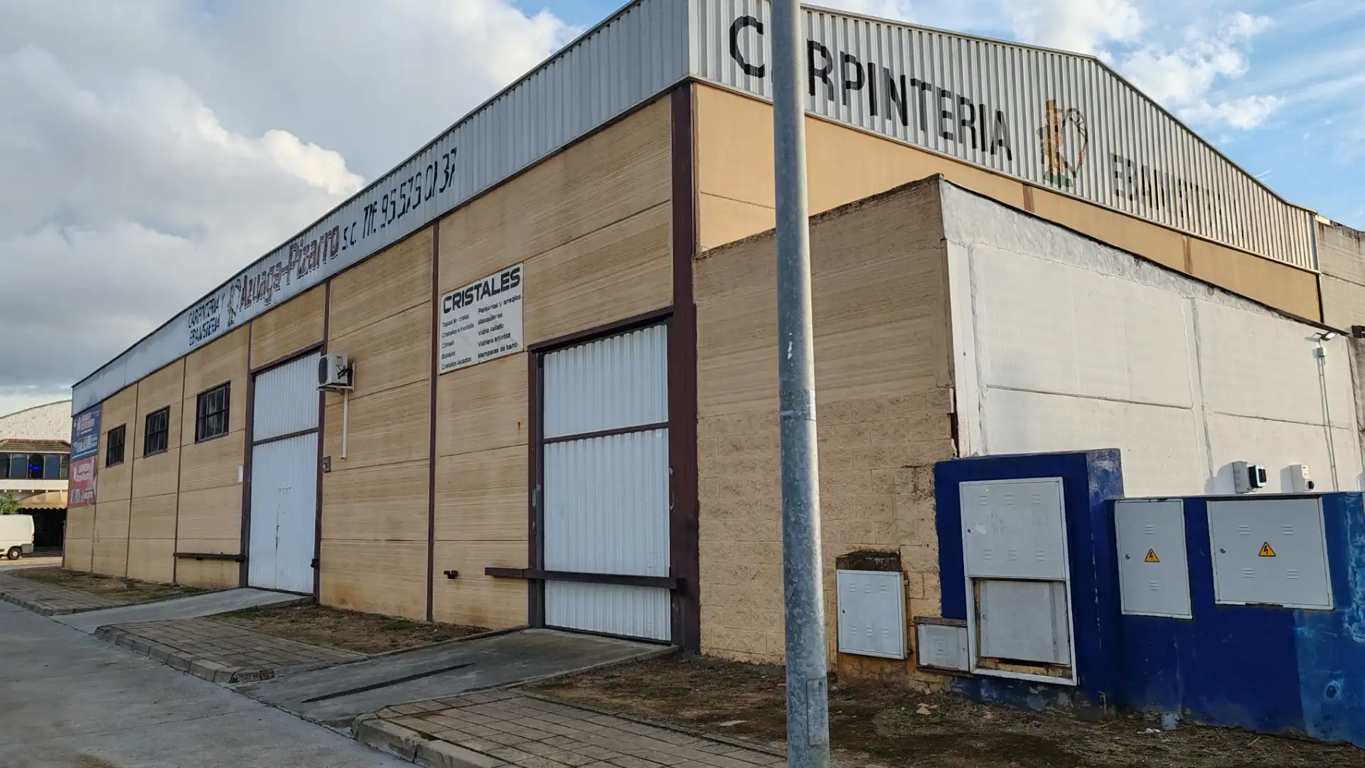 Außenansicht von Fabrikhallen zum Verkauf in La Rinconada