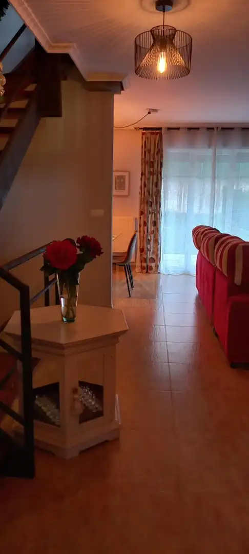 Sala d'estar de Casa adosada de lloguer en Reocín amb Calefacció