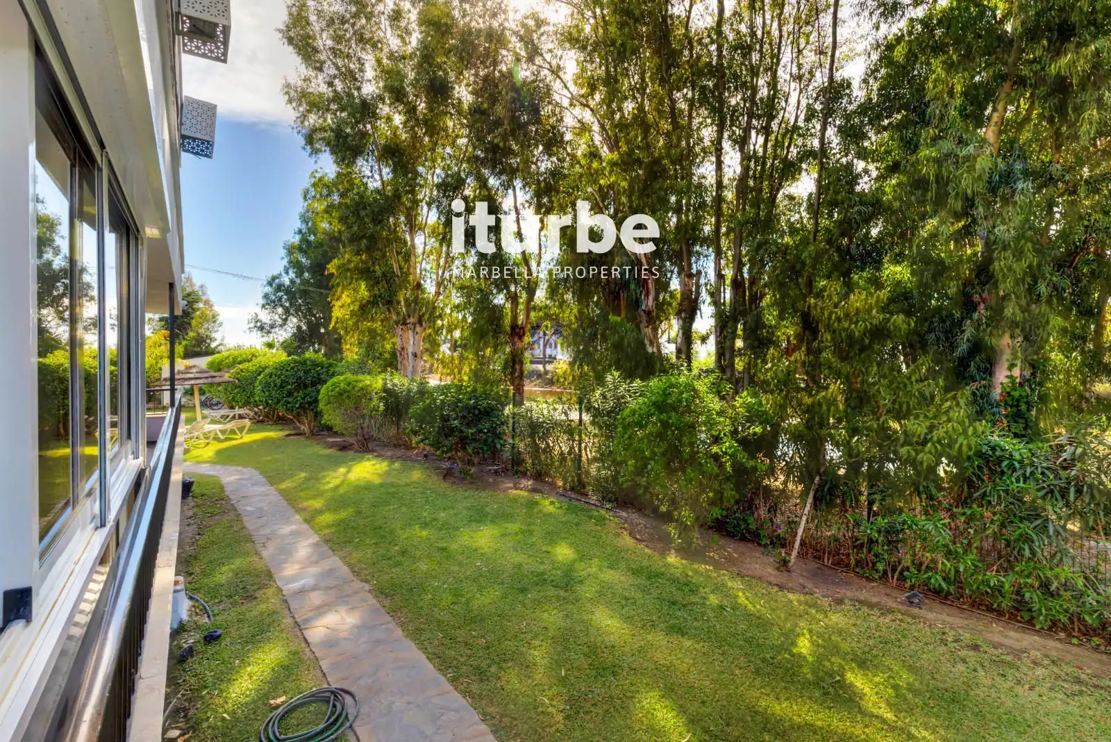 Vista exterior de Piso en venta en Marbella con Aire acondicionado y Alarma