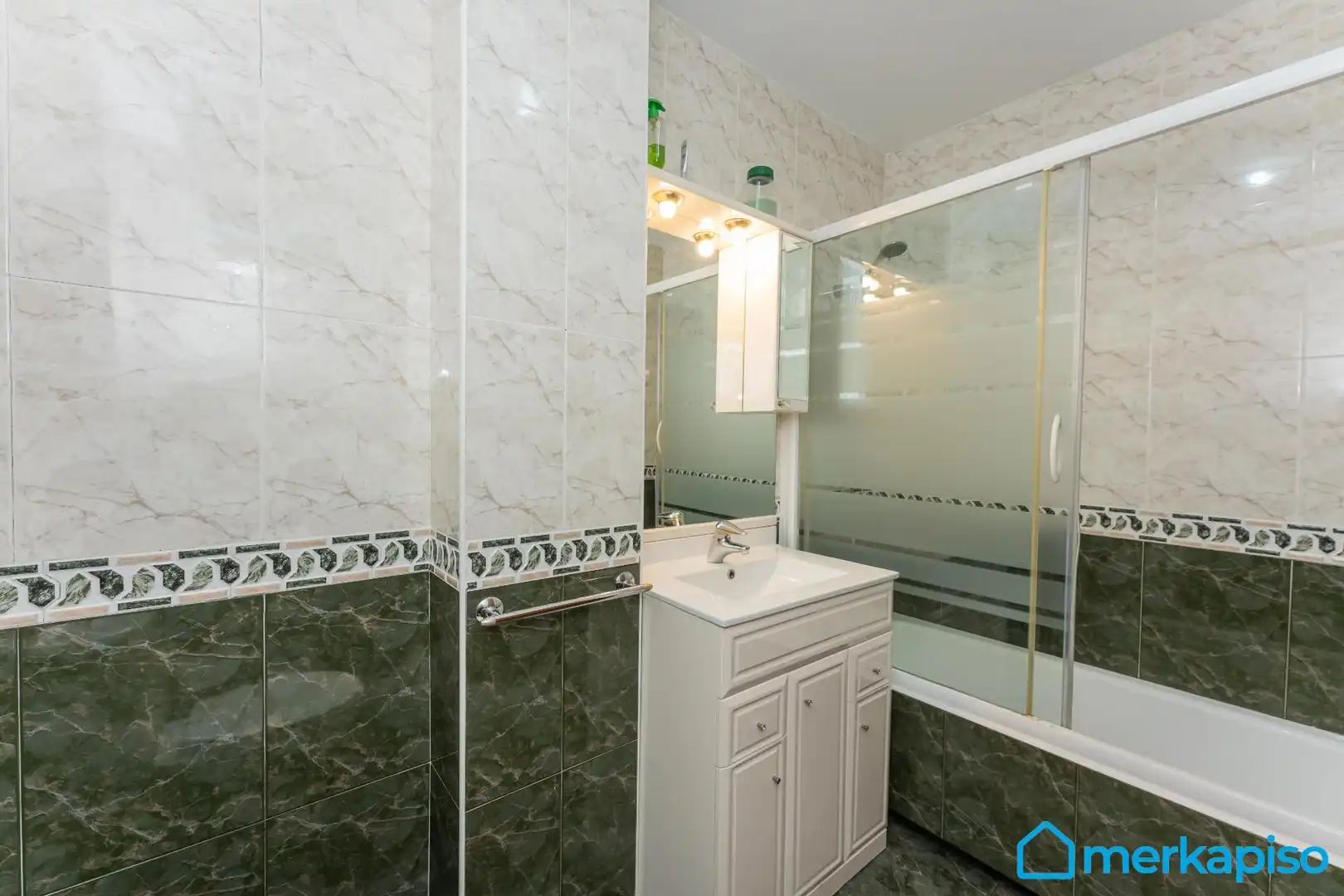 Baño de Casa adosada en venta en Viladecans con Calefacción, Jardín privado y Terraza