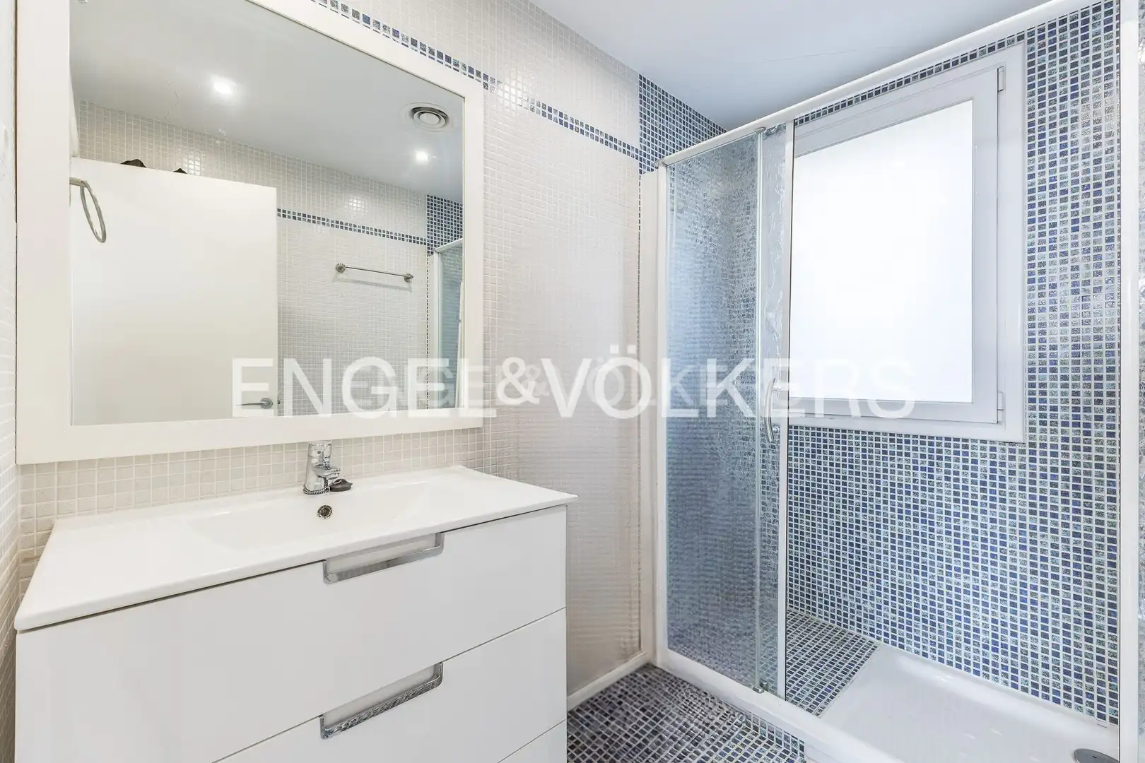 Bathroom of Houses for sale in Sant Boi de Llobregat  with Air Conditioner, Heating and Private garden