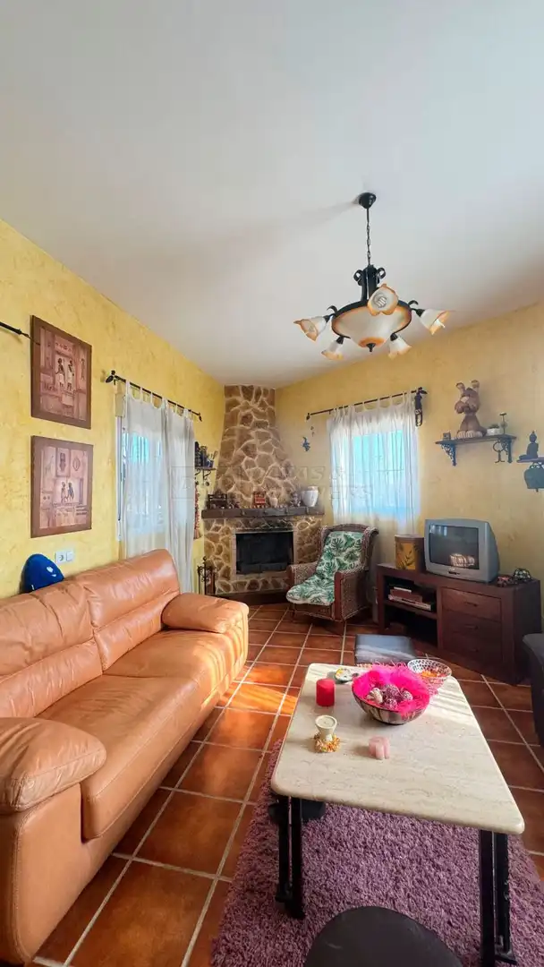 Sala d'estar de Finca rústica en venda en Orihuela amb Jardí privat, Terrassa i Piscina