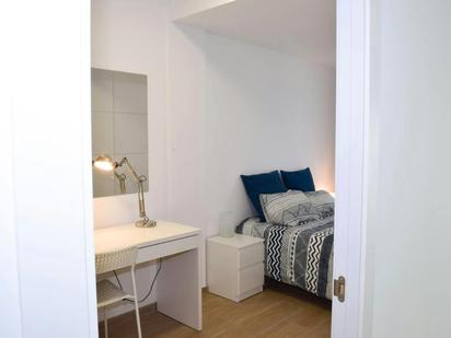 Bedroom of Flat to rent in  Barcelona Capital  with Air Conditioner, Heating and Washing machine