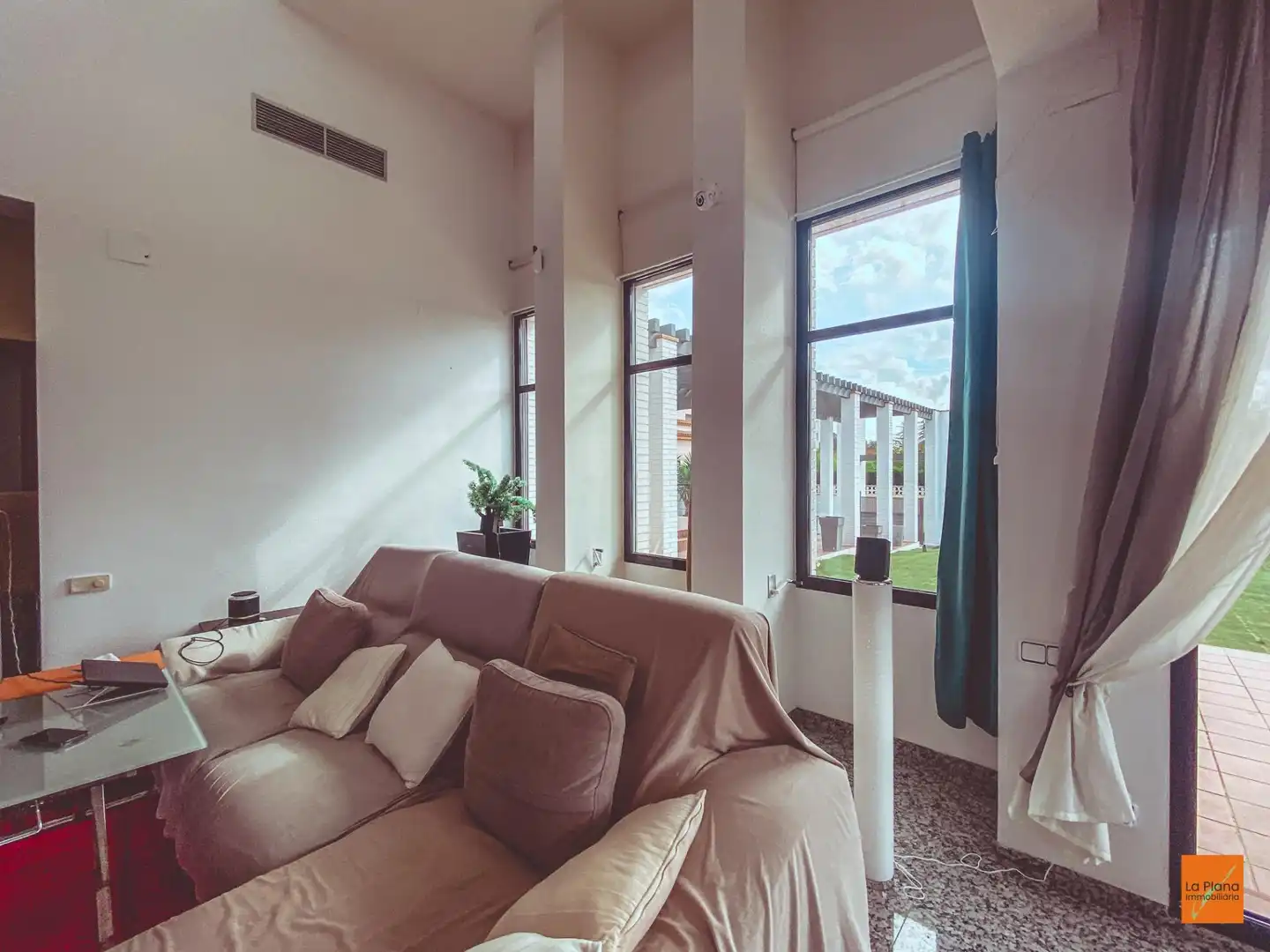 Sala d'estar de Casa o xalet en venda en La Sénia amb Aire condicionat, Calefacció i Jardí privat