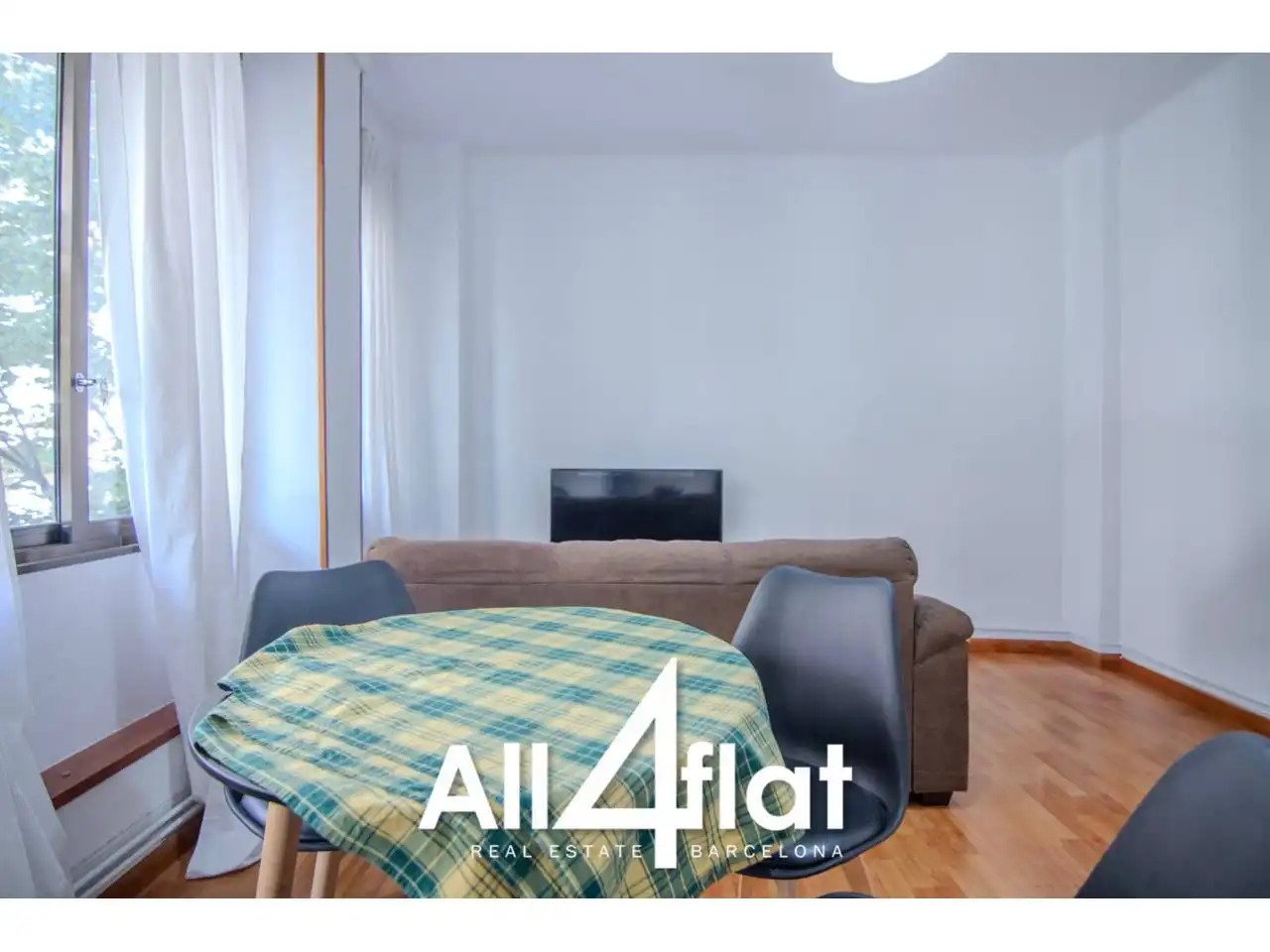 Sala d'estar de Pis de lloguer en Barcelona amb Calefacció, Parquet i Moblat