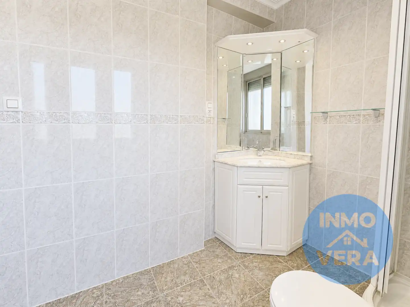 Baño de Piso en venta en Cullera con Terraza