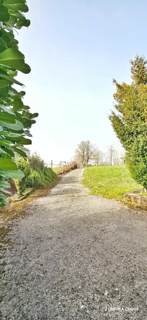 Casa o xalet en venda en Triacastela amb Calefacció, Jardí privat i Parquet