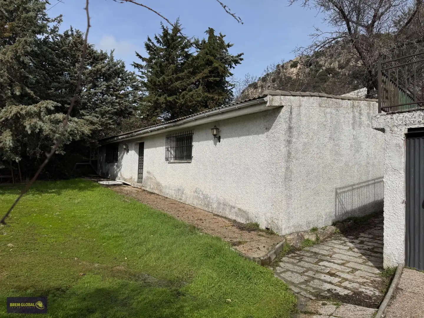 Exterior view of Houses for sale in La Cabrera  with Private garden, Terrace and Swimming Pool