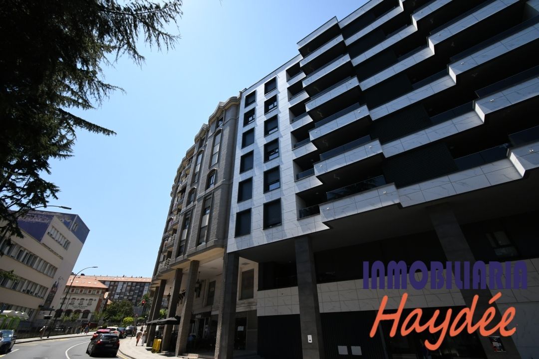 Vista exterior de Pis en venda en Santurtzi  amb Calefacció i Terrassa