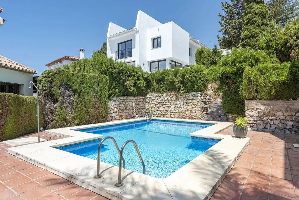 Vista exterior de Casa o chalet en venta en Marbella con Aire acondicionado, Jardín privado y Terraza