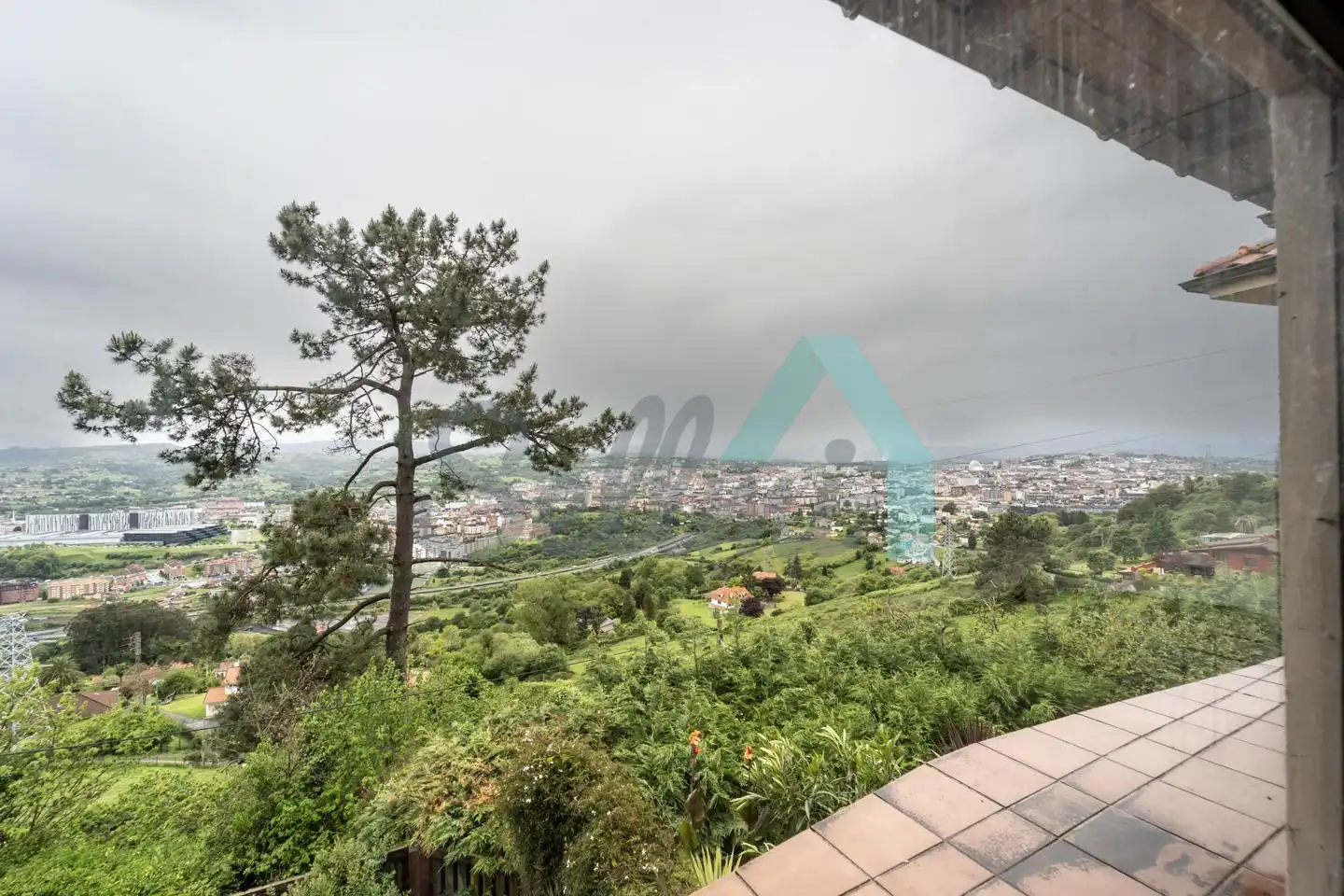 Terraza de Casa o chalet en venta en Oviedo  con Calefacción, Jardín privado y Parquet