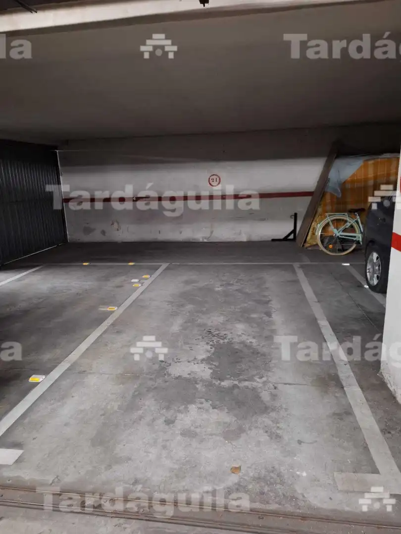 Parking de Piso en venta en Salamanca con Jardín privado, Terraza y Amueblado