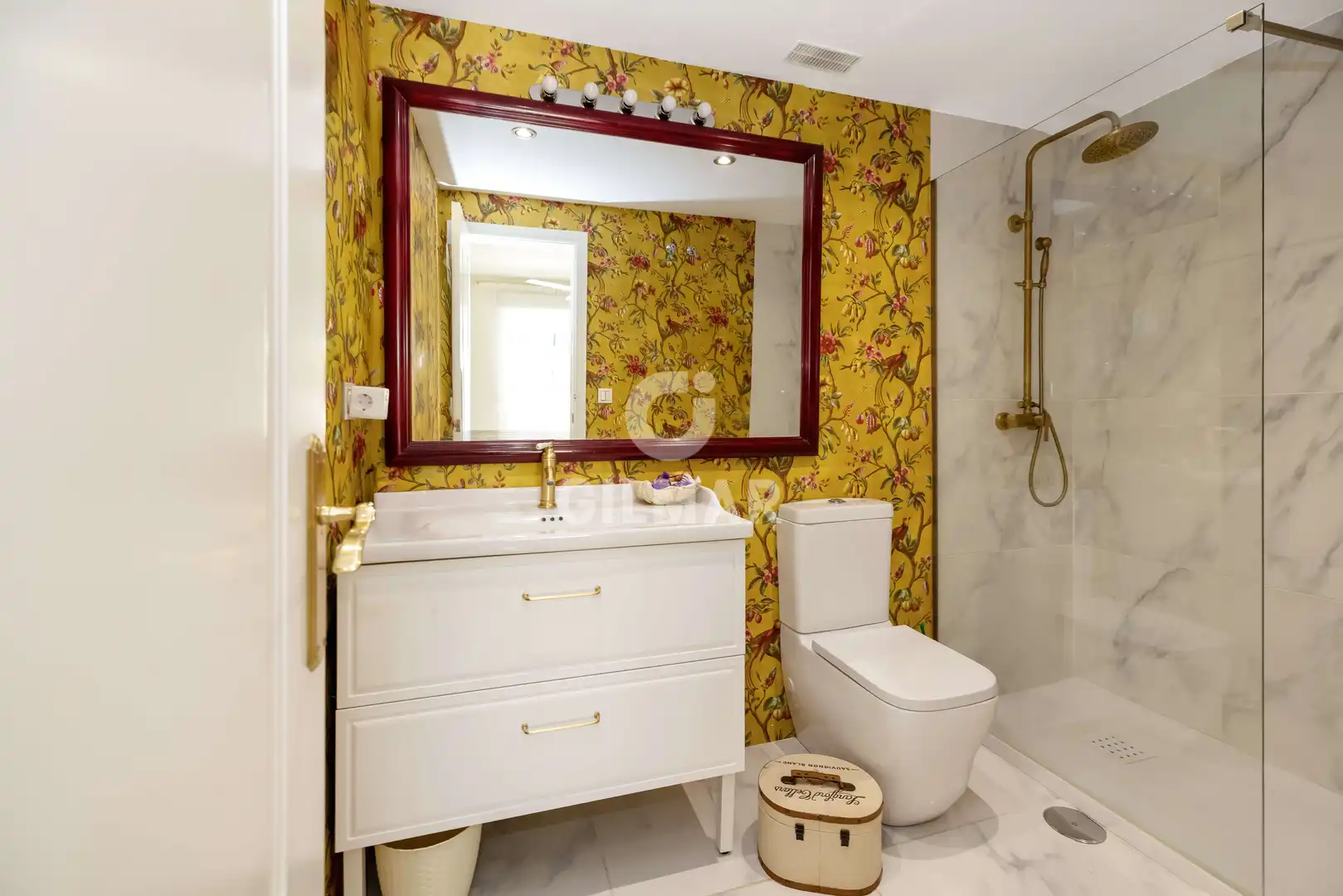 Bathroom of Apartments for sale in Marbella  with Heating, Swimming Pool and Furnished