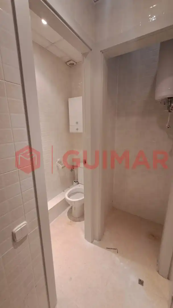 Baño de Oficina de alquiler en Esplugues de Llobregat con Terraza