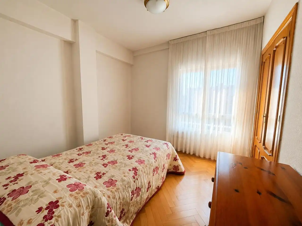 Habitación de Piso en venta en Madrid con Calefacción, Parquet y Terraza