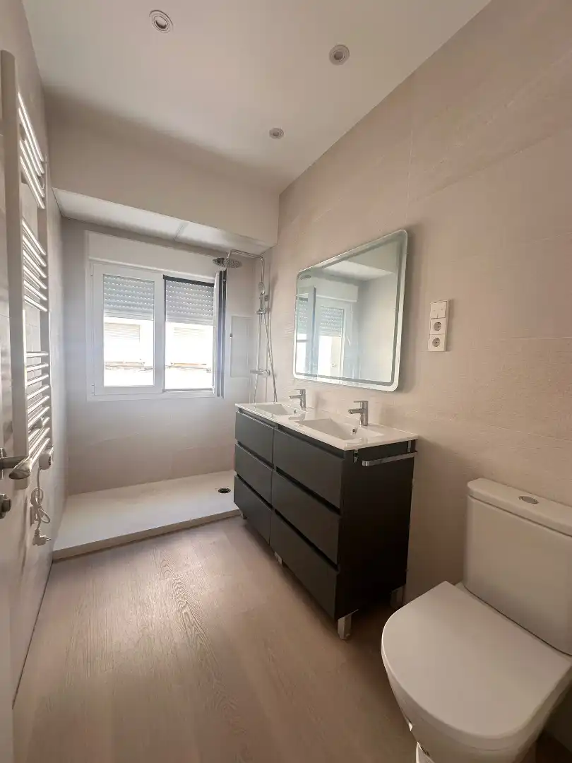 Baño de Piso de alquiler en Pozuelo de Alarcón con Aire acondicionado, Calefacción y Horno