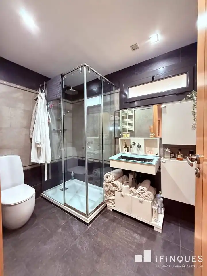 Bathroom of Houses for sale in Castellar del Vallès  with Air Conditioner, Heating and Private garden