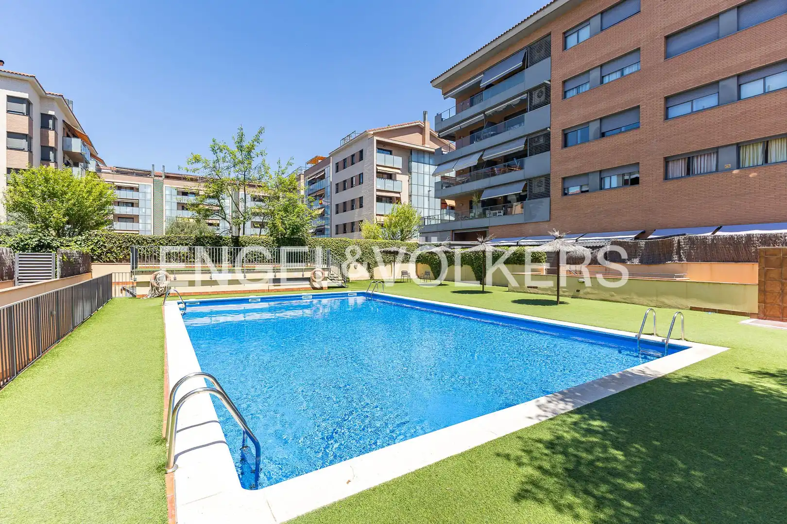 Piscina de Àtic en venda en Castelldefels amb Aire condicionat, Calefacció i Jardí privat