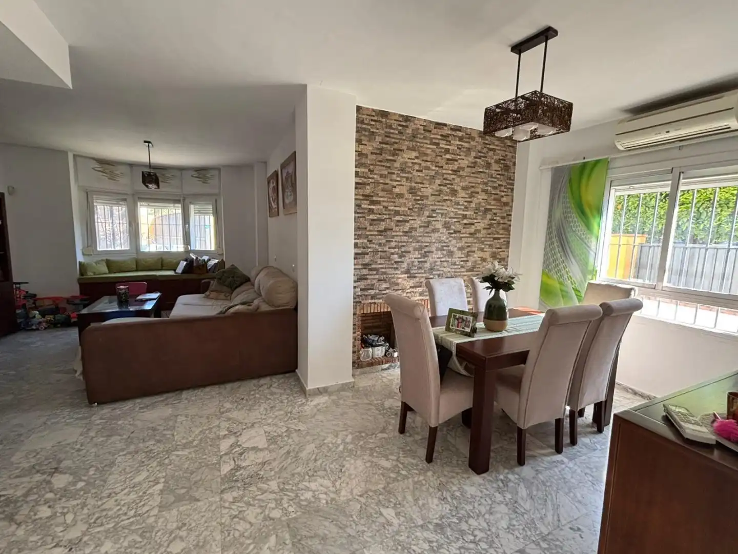 Comedor de Casa adosada en venta en Bormujos con Aire acondicionado, Terraza y Trastero
