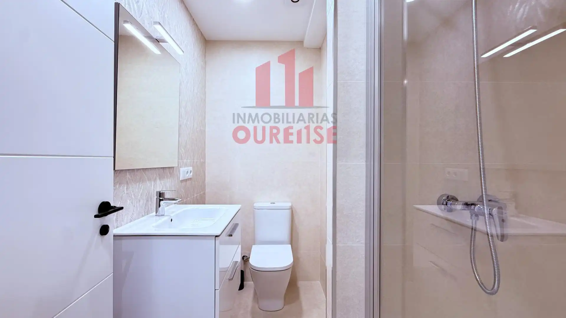 Baño de Piso de alquiler en Ourense Capital  con Calefacción y Amueblado