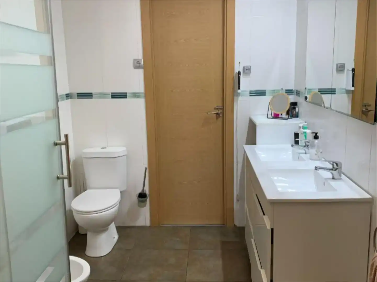 Badezimmer von Geschaftsraum zum Verkauf in Sant Adrià de Besòs mit Klimaanlage und Möbliert