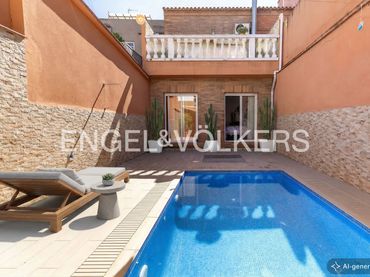 Casa a schiera con balcone in vendita a Sant Andreu