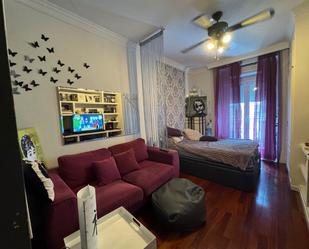 Sala d'estar de Estudi en venda en  Madrid Capital amb Aire condicionat, Calefacció i Moblat