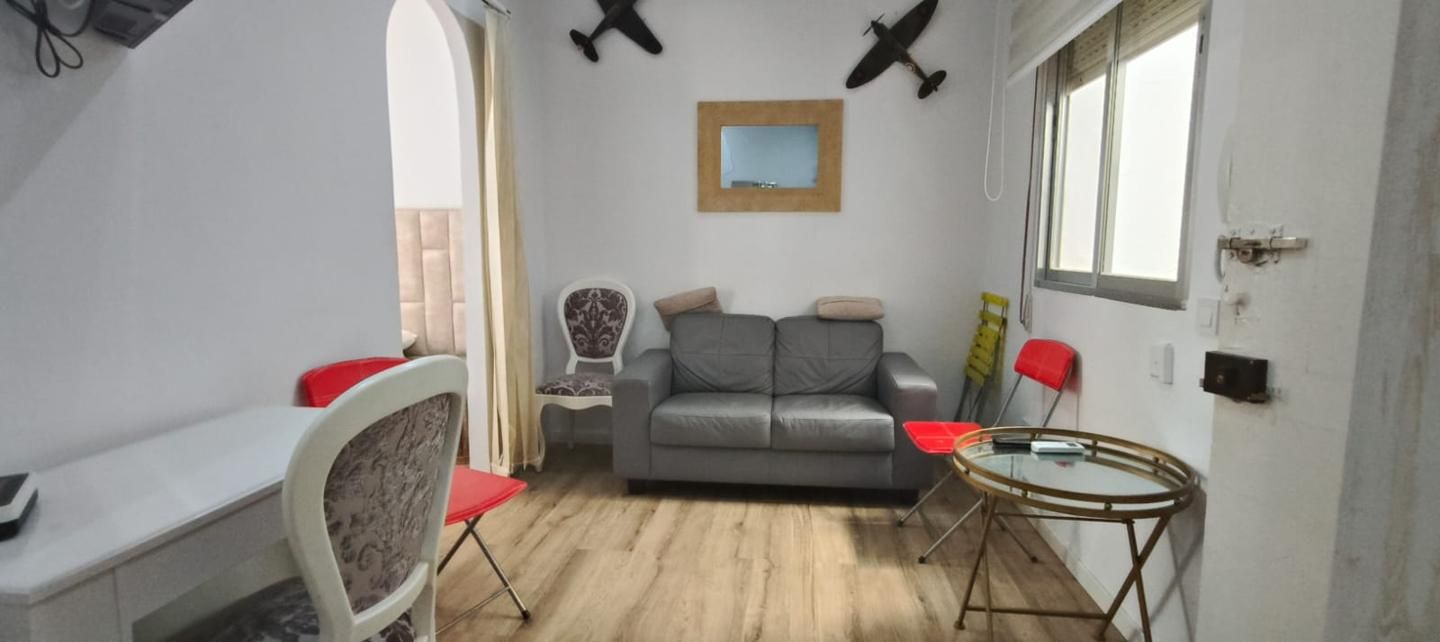 Sala d'estar de Apartament en venda en  Madrid Capital amb Aire condicionat i Moblat